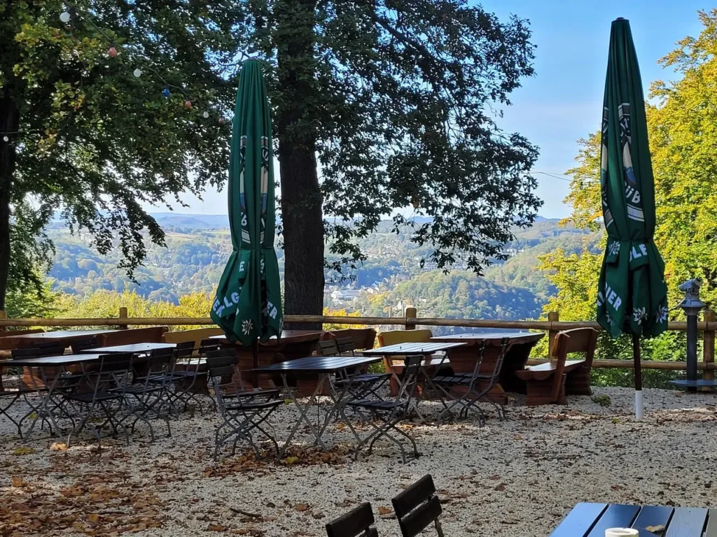 Ausblick vom Biergarten des Berggasthof in Marburg am Spiegelslustturm über Marburg